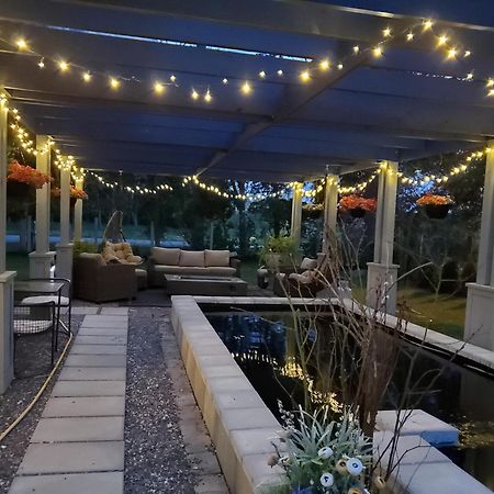 The Walnut Grove Bnb Harrow エクステリア 写真